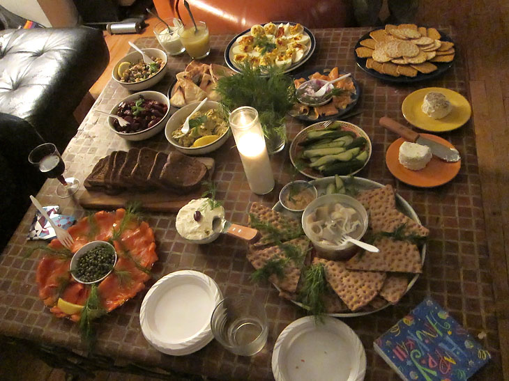 http://www.mightysweet.com/mesohungry/wp-content/uploads/2010/12/01-Hanukkah-Food.jpg
