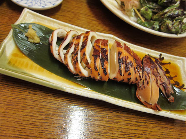 http://www.mightysweet.com/mesohungry/wp-content/uploads/2011/01/09-Grilled-Whole-Squid-Ise-Japanese-Restaurant.jpg