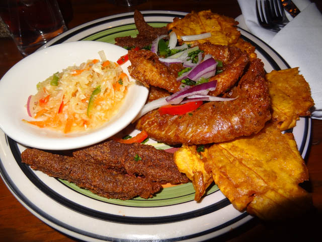 06 Fritaye fried fish platter - La Caye