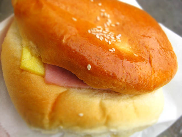 02-ham-and-cheese-bun